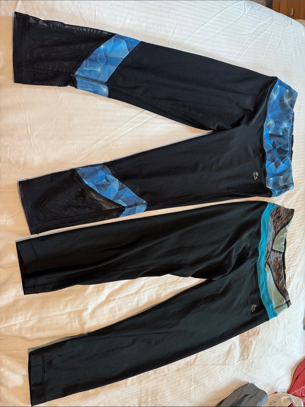 Women Reebok Black Crop Leggings with Waistband Accents size S and M